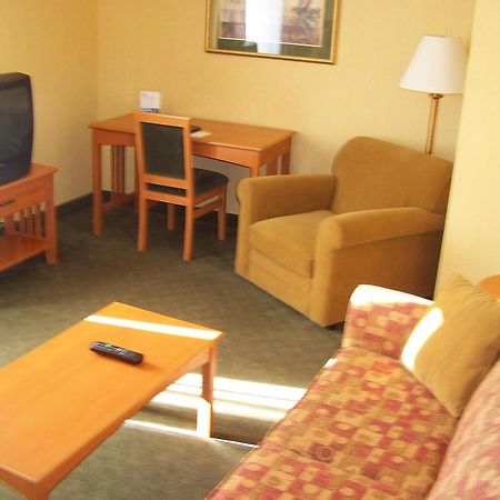 Days Inn By Wyndham Orillia Exterior foto
